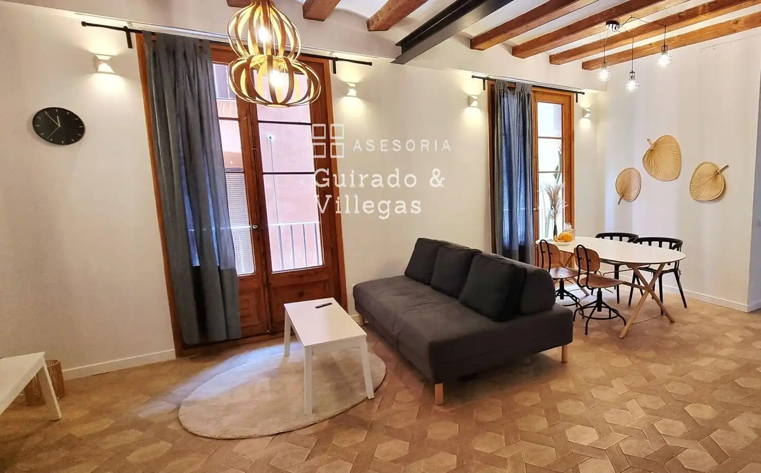 Sala d'estar de Pis en venda en Barcelona amb Aire condicionat, Terrassa i Moblat