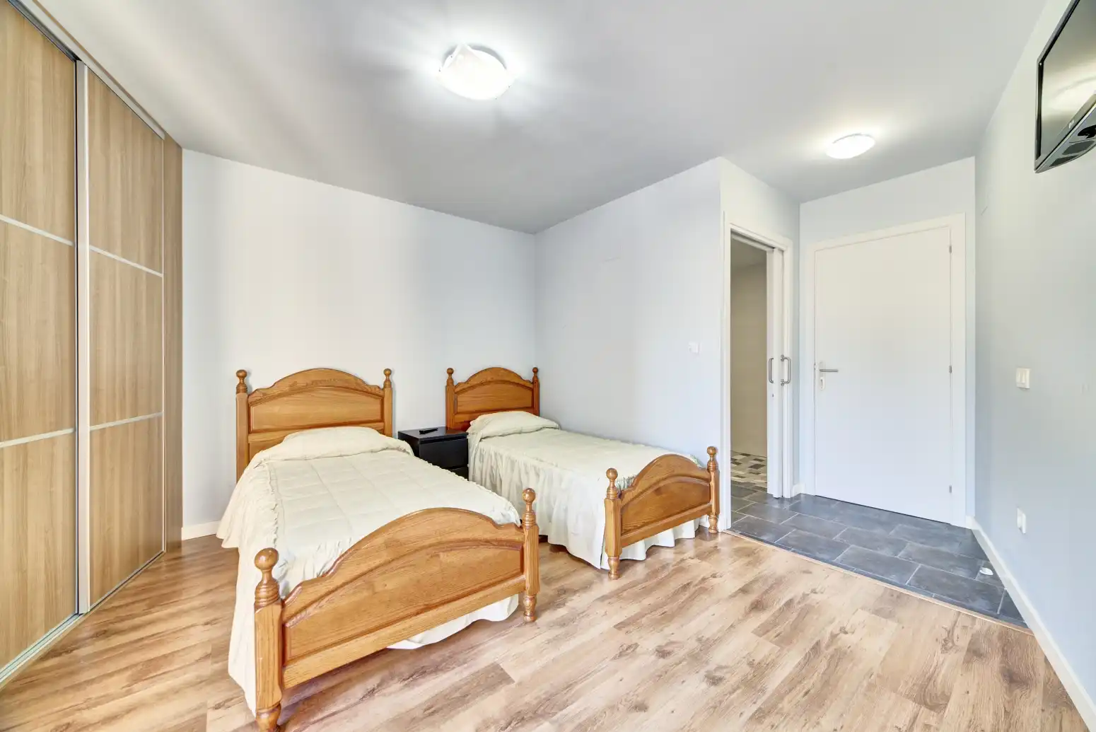 Schlafzimmer von Dachboden zum Verkauf in Undués de Lerda mit Heizung, Parkett und Terrasse