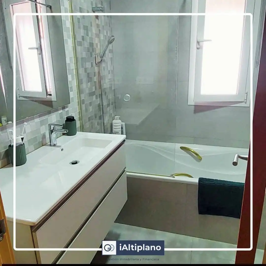 Baño de Piso en venta en Baza con Aire acondicionado, Calefacción y Terraza
