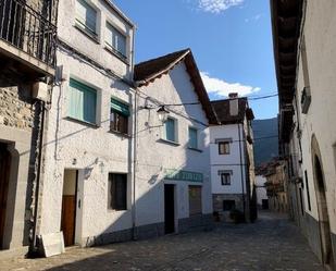 Vista exterior de Casa adosada en venda en Ansó amb Terrassa