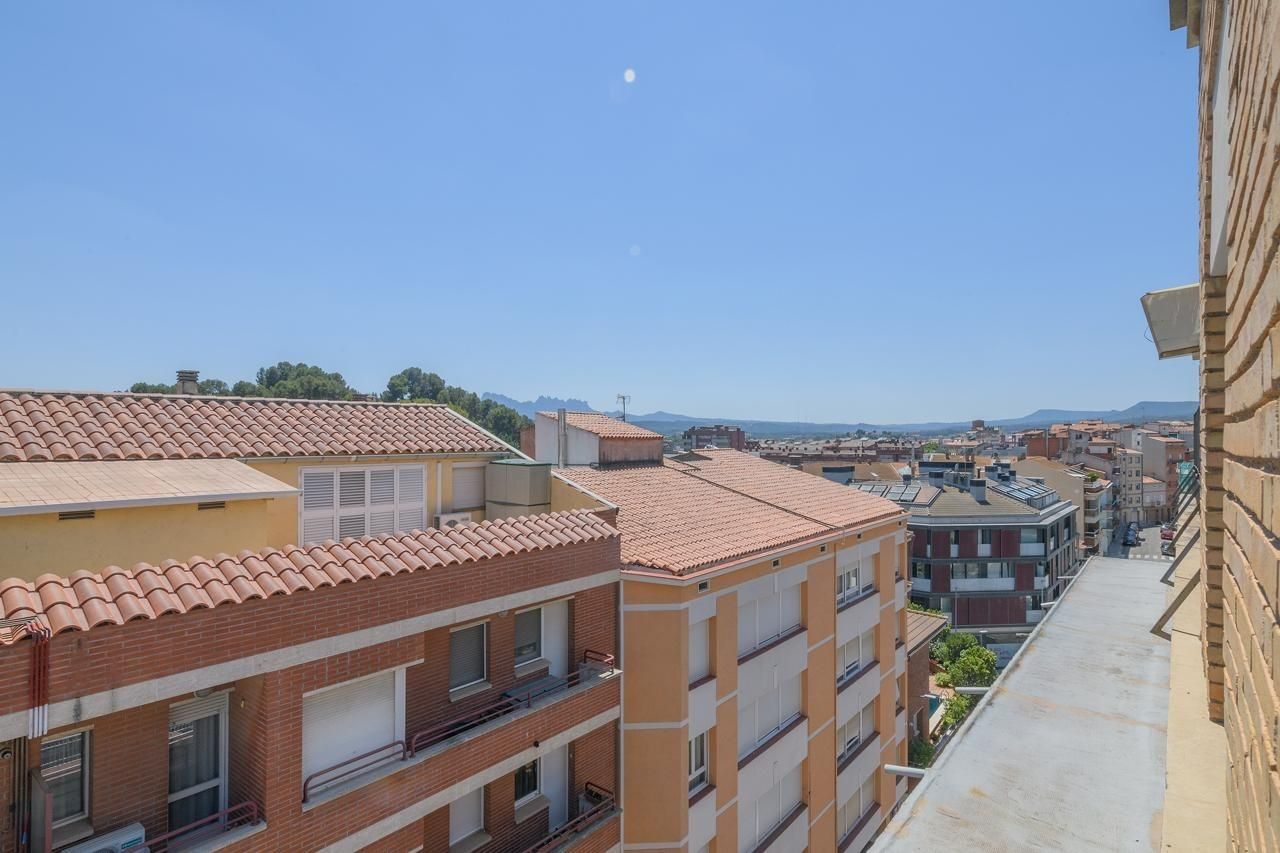 Vista exterior de Àtic en venda en Manresa amb Calefacció, Terrassa i Balcó