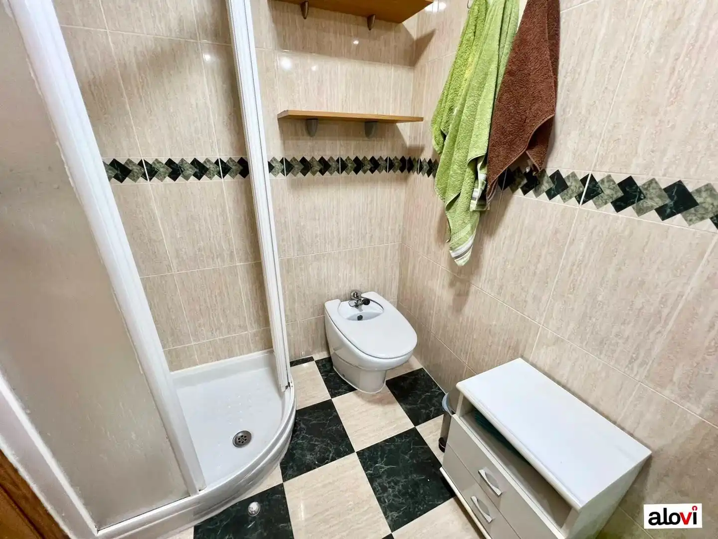 Baño de Piso de alquiler en Granada con Aire acondicionado, Calefacción y Amueblado