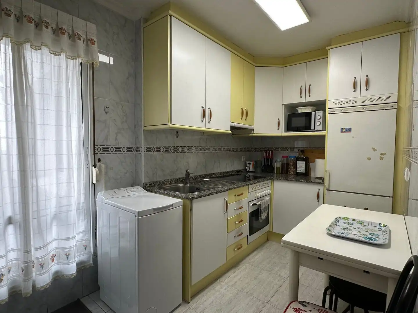 Cocina de Piso en venta en Gijón  con Calefacción, Terraza y Piscina