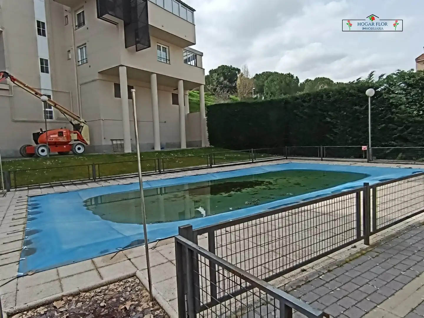 Schwimmbecken von Loft zum Verkauf in Salamanca mit Klimaanlage, Heizung und Möbliert