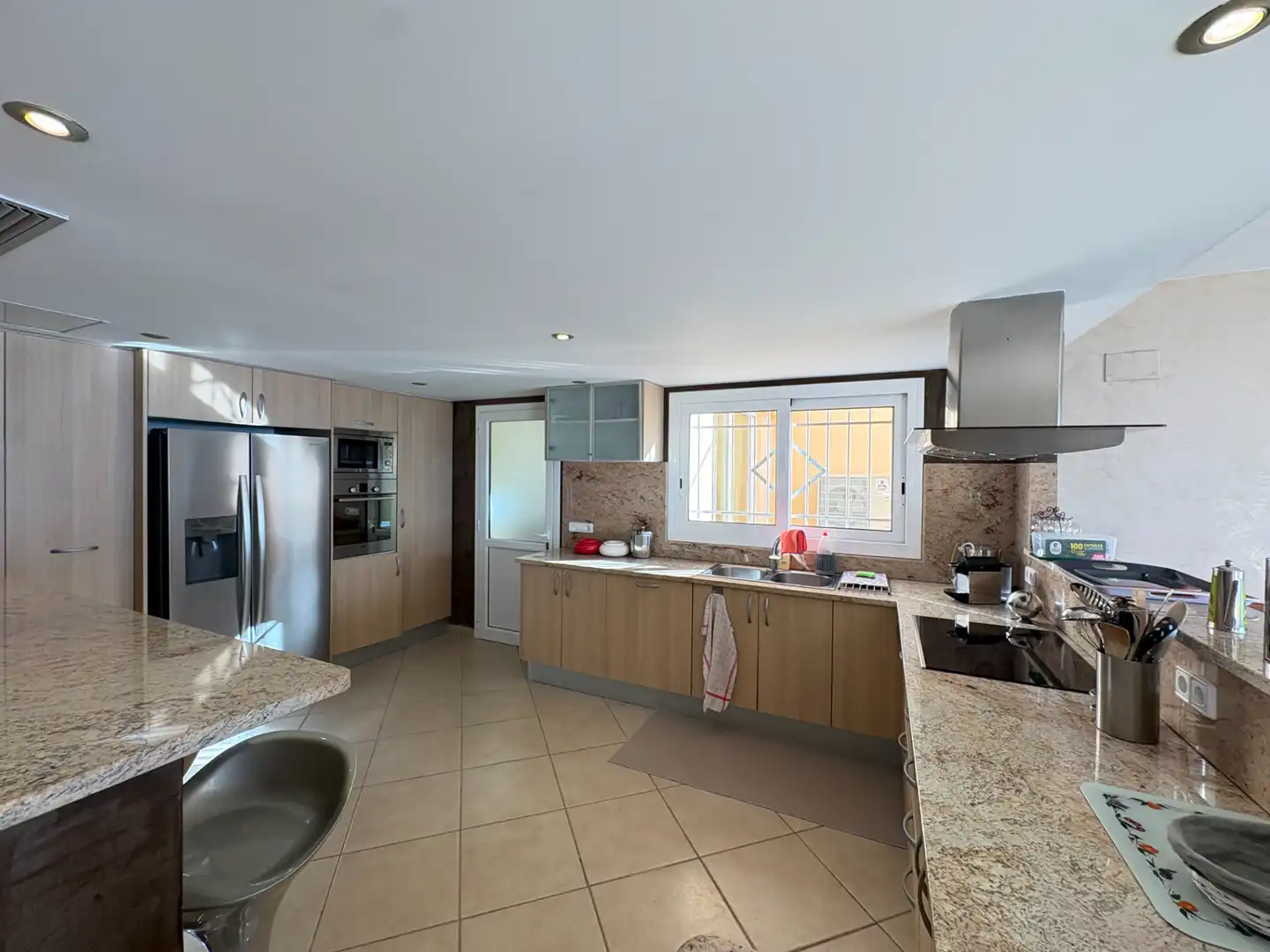 Cuina de Casa adosada en venda en Roses amb Aire condicionat, Calefacció i Jardí privat