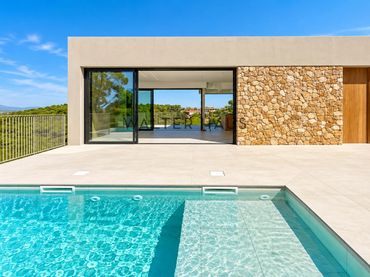 Casa amb balcó en venda a Carrer Pere Serrabella