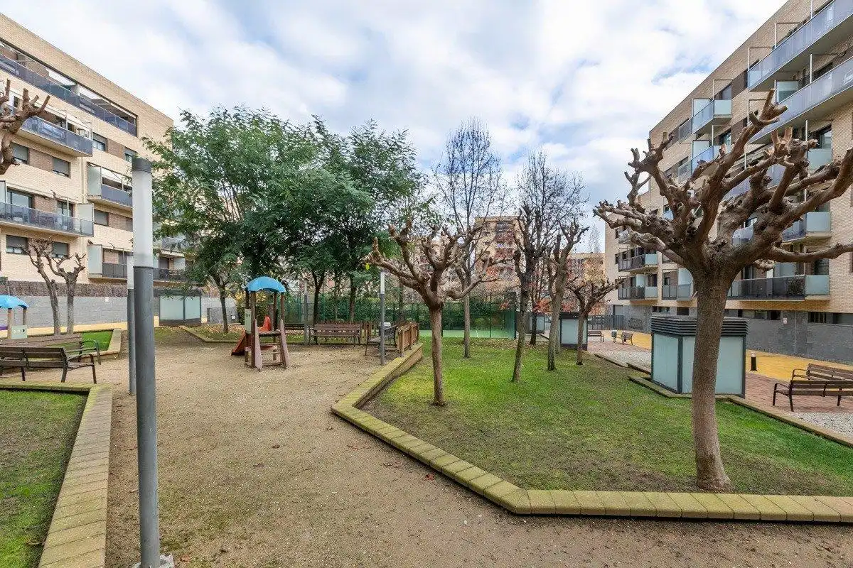 Vista exterior de Pis en venda en Sabadell amb Aire condicionat, Calefacció i Jardí privat