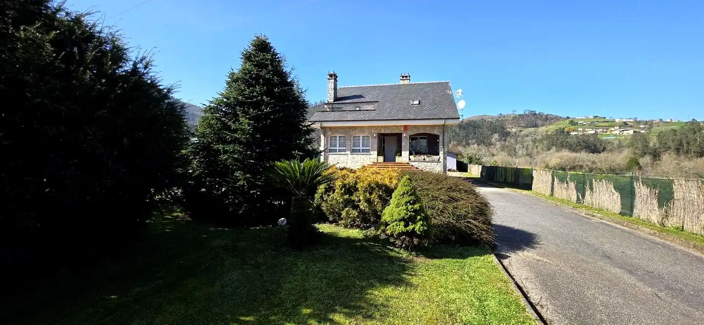 Exterior view of Houses for sale in Valdés - Luarca  with Heating, Private garden and Parquet flooring