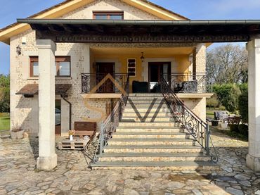 Casa con balcone in vendita a Lugar Fazai 34