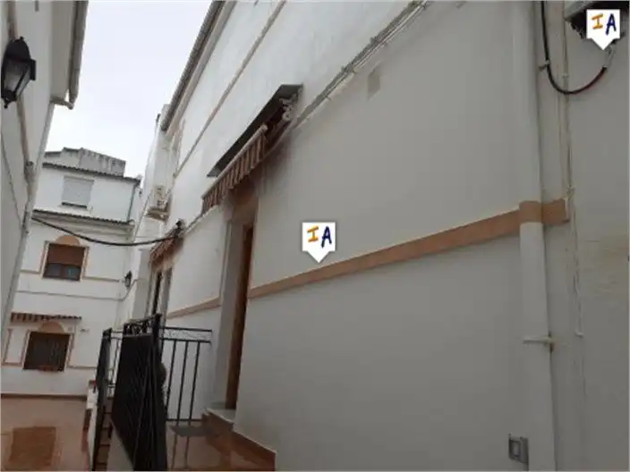 Casa adosada en venda a Iznájar