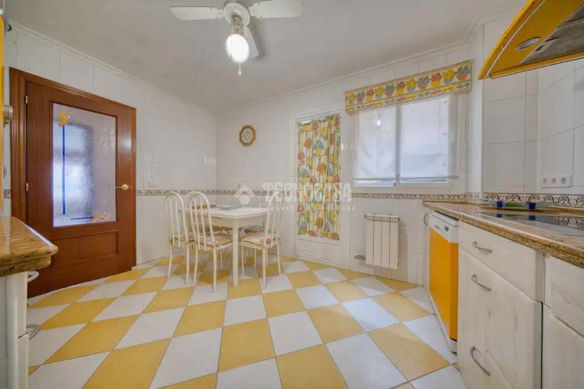 Cocina de Piso en venta en Laguna de Duero con Calefacción y Terraza