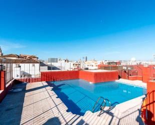 Piscina de Apartament de lloguer en  Sevilla Capital amb Aire condicionat, Calefacció i Parquet