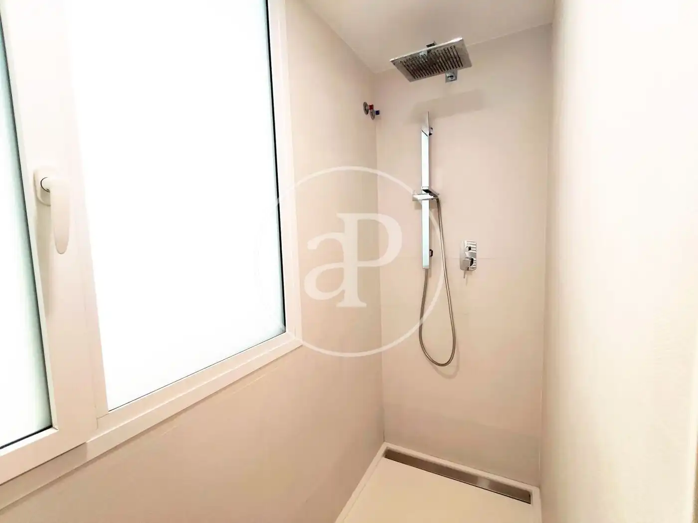 Bathroom of Flat for rent in Valencia  with Heating, Furnished and Balcony