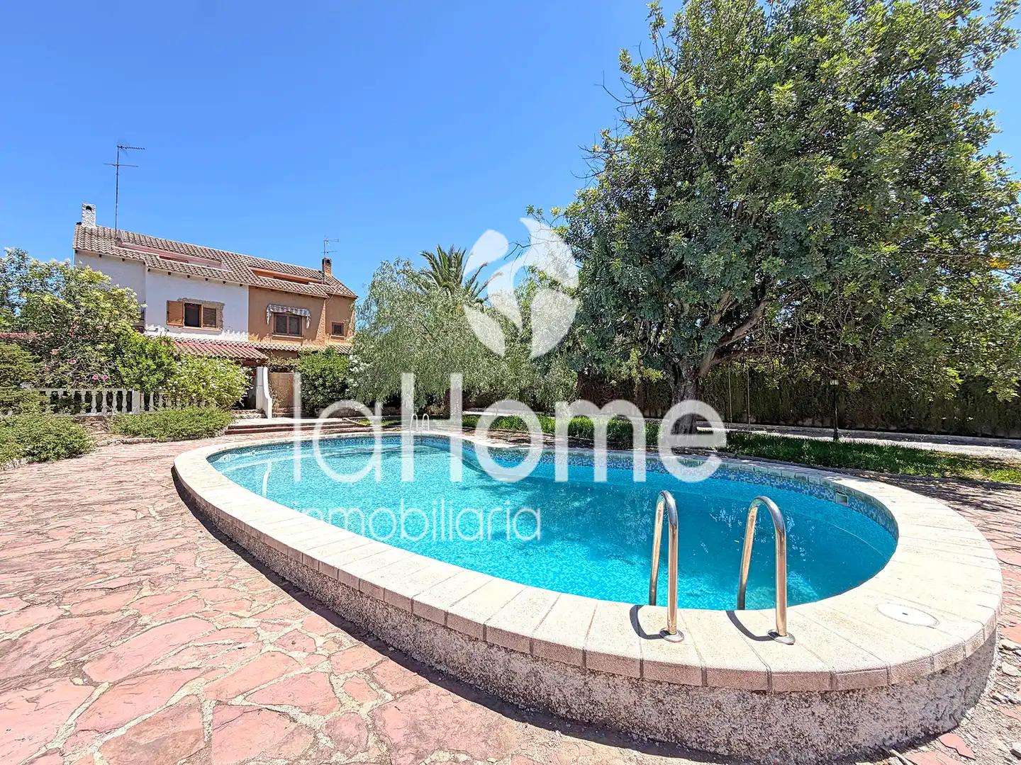 Garden of Detached homes for sale in Paterna  with Air Conditioner, Heating and Terrace