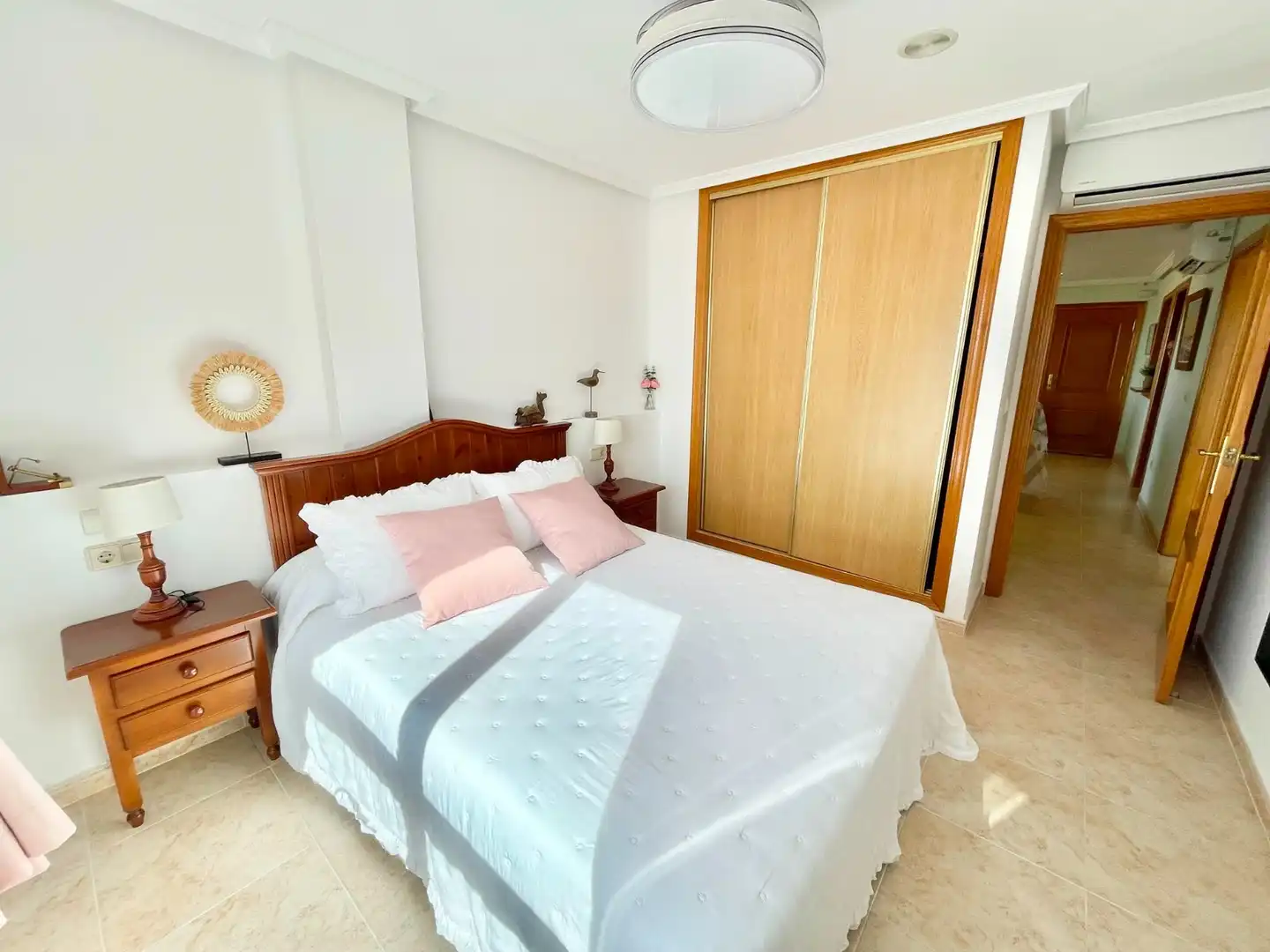 Dormitori de Apartament de lloguer en Cartagena amb Aire condicionat, Piscina i Moblat