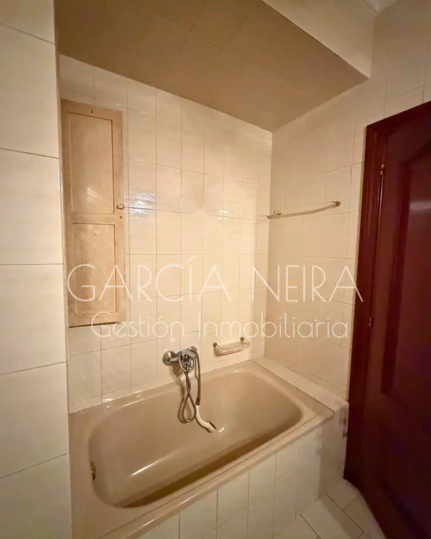 Baño de Piso en venta en Gijón  con Calefacción, Parquet y Amueblado