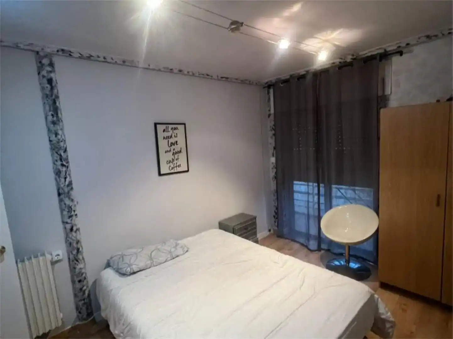 Habitación de Piso para compartir en Valverde de la Virgen con Parquet, Amueblado y Balcón