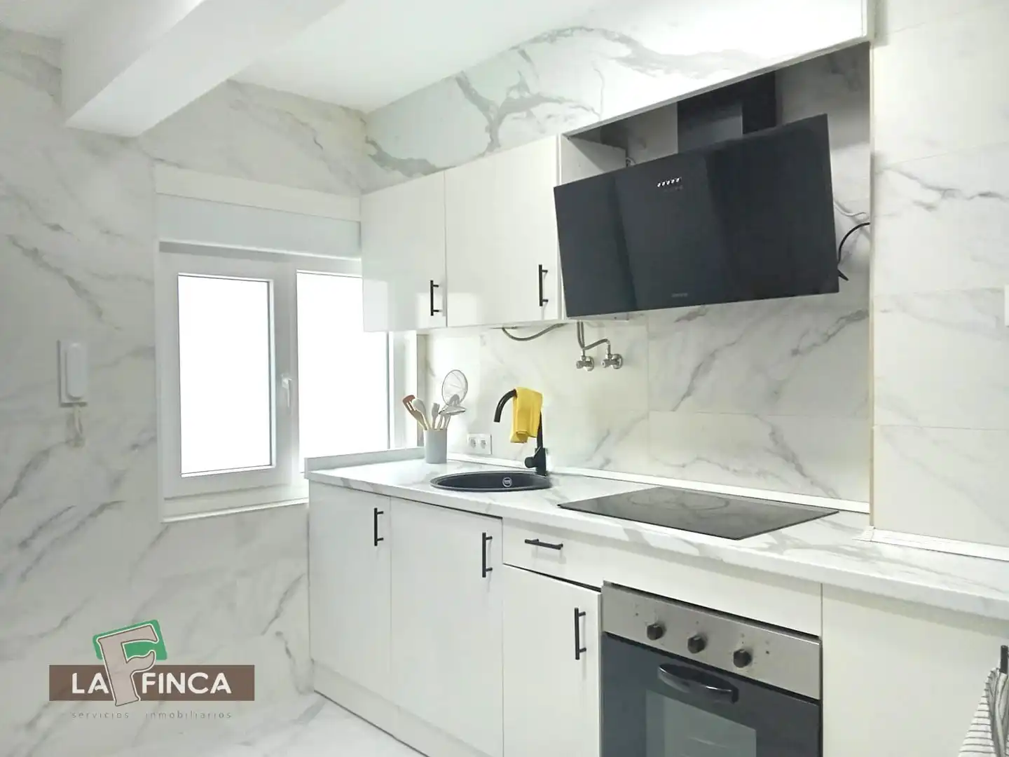 Kitchen of Flat for sale in Oviedo   with Heating and Furnished