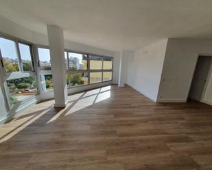 Sala d'estar de Pis de lloguer en  Palma de Mallorca amb Parquet, Forn i Balcó