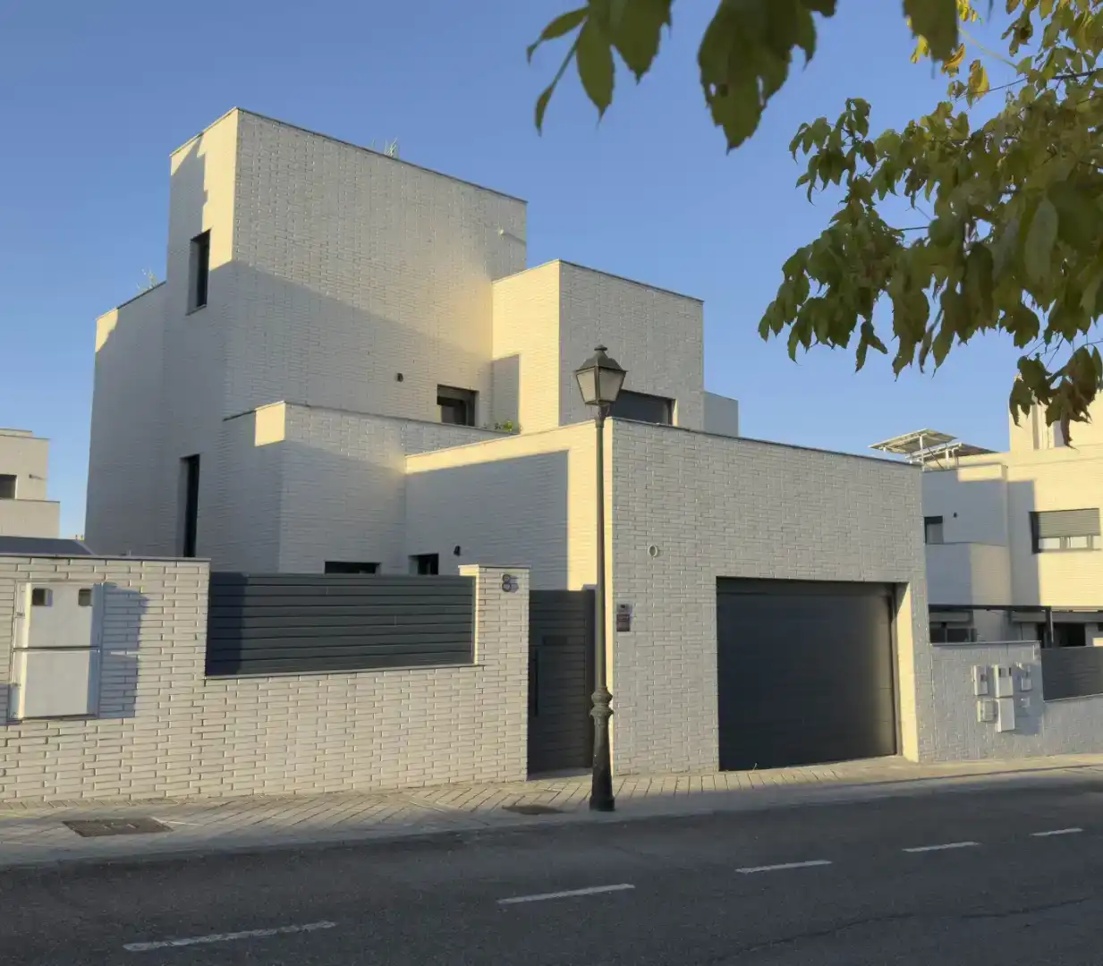 Vista exterior de Casa o xalet en venda en Arroyomolinos (Madrid)