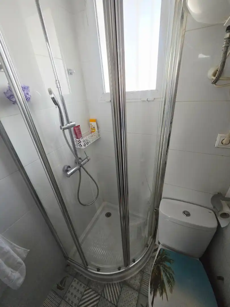 Baño de Estudio en venta en Benidorm con Aire acondicionado, Calefacción y Piscina comunitaria