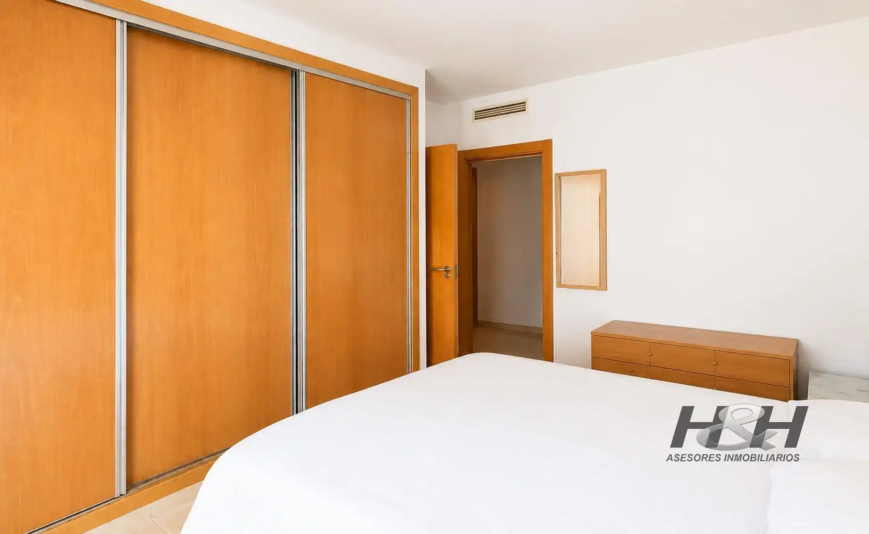 Schlafzimmer von Wohnung zum Verkauf in Valencia mit Abstellraum und Balkon