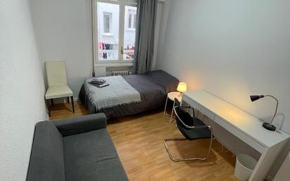 Bedroom of Flat to share in  Madrid Capital  with Heating, Parquet flooring and Furnished