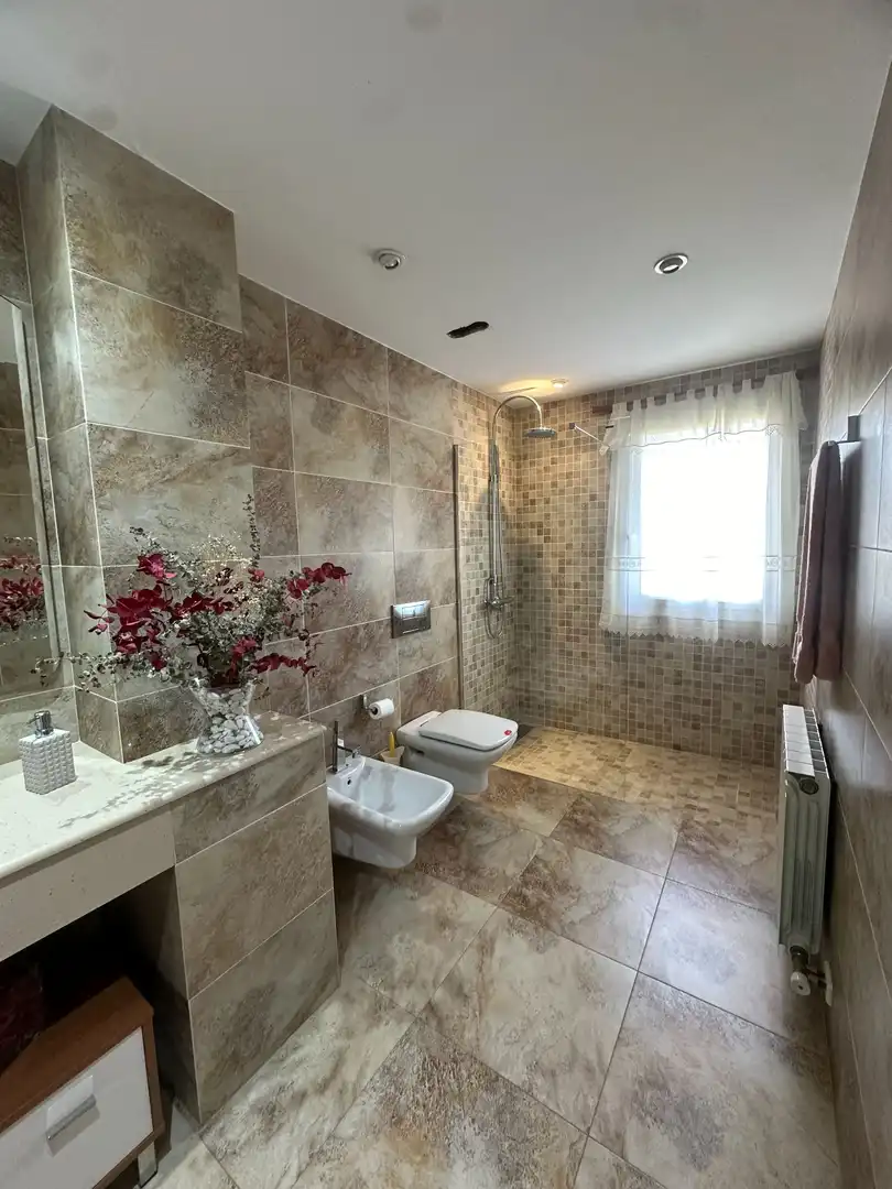 Baño de Casa o chalet en venta en Montornès del Vallès con Aire acondicionado, Calefacción y Jardín privado