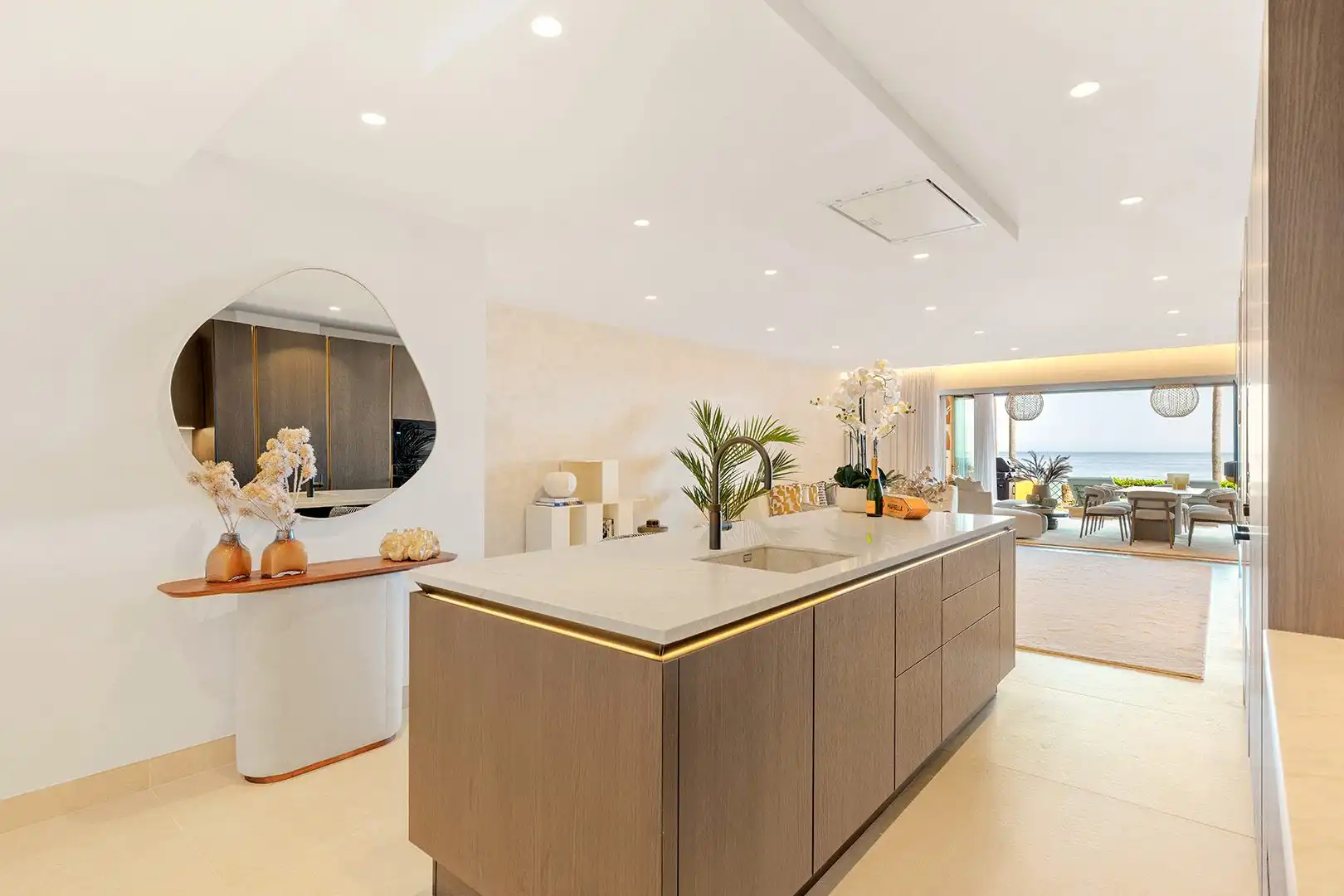 Cuina de Planta baixa en venda en Estepona amb Aire condicionat, Jardí privat i Parquet