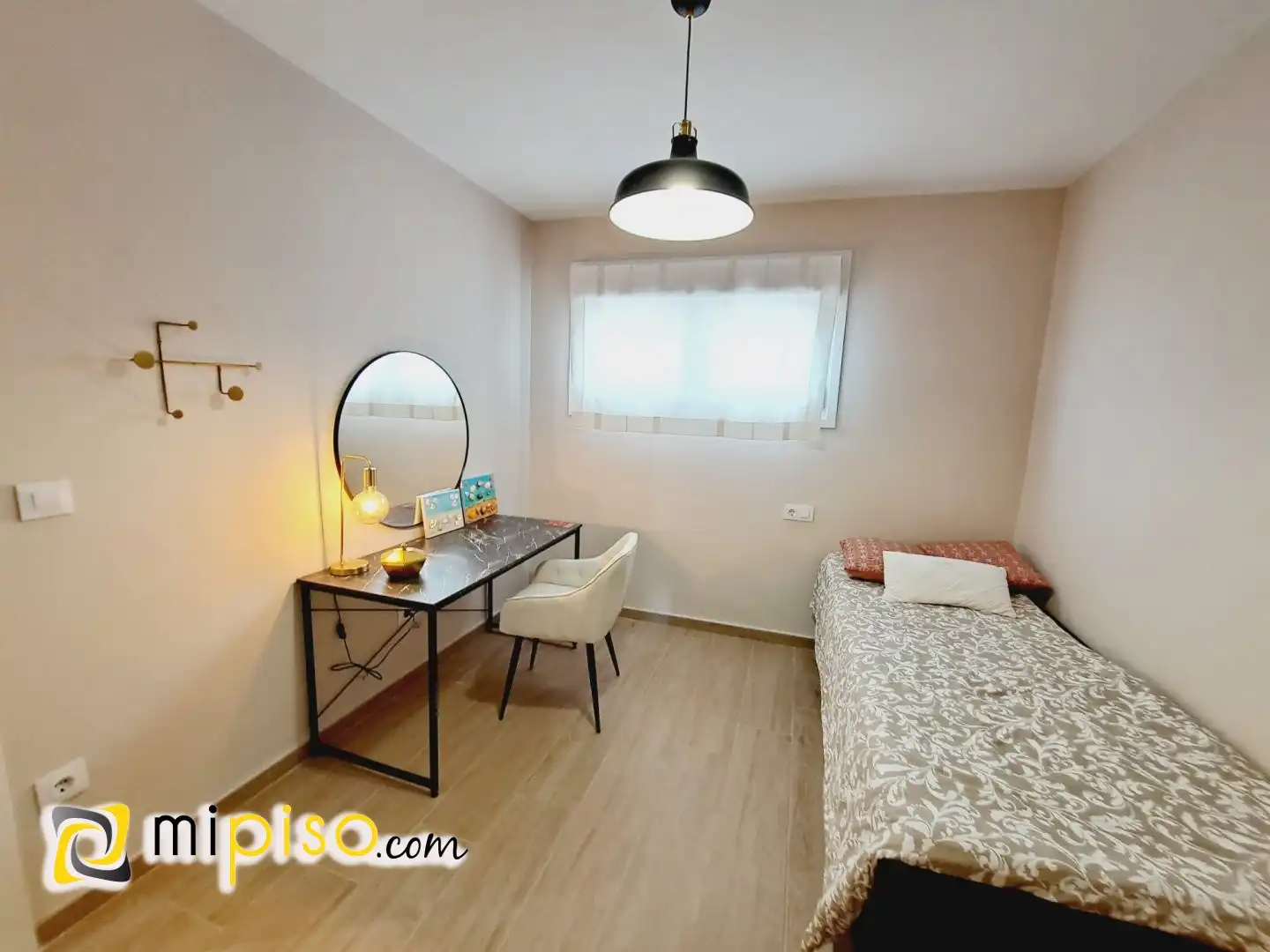 Schlafzimmer von Wohnung zur Miete in Laredo mit Terrasse und Möbliert