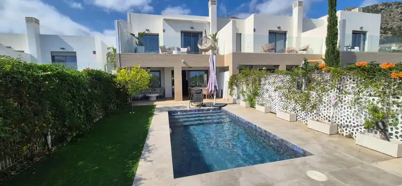 Villa avec piscine à louer à Calle Chirimoyo 16