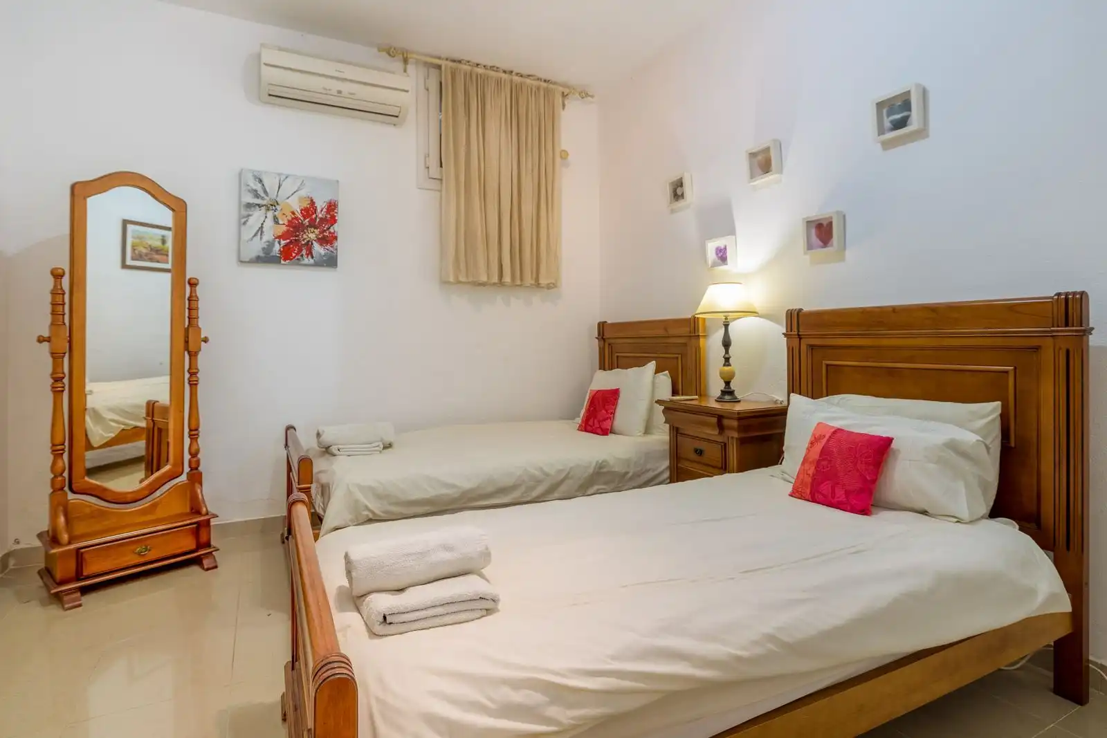 Habitación de Casa o chalet en venta en Estepona con Aire acondicionado, Terraza y Piscina comunitaria
