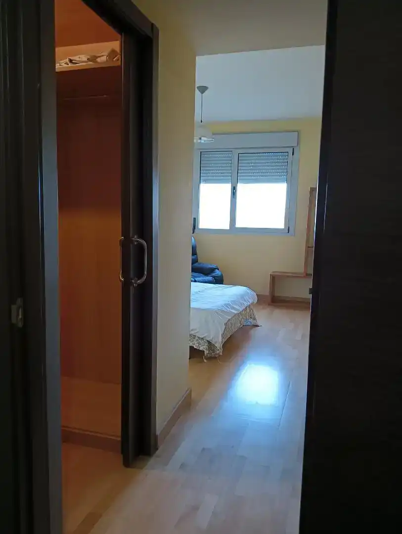 Dormitori de Pis per a compartir en Valencia amb Parquet, Moblat i Forn
