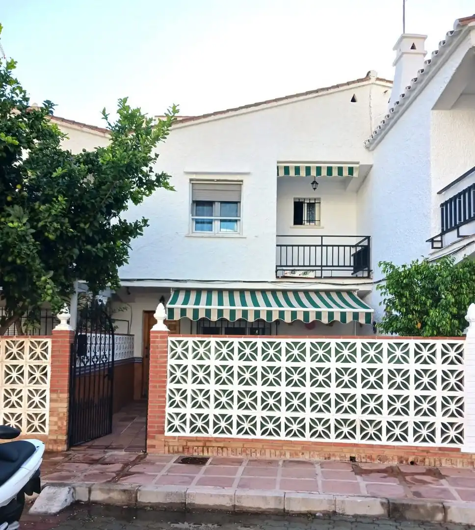 Vista exterior de Casa o chalet en venta en Torremolinos con Aire acondicionado y Terraza