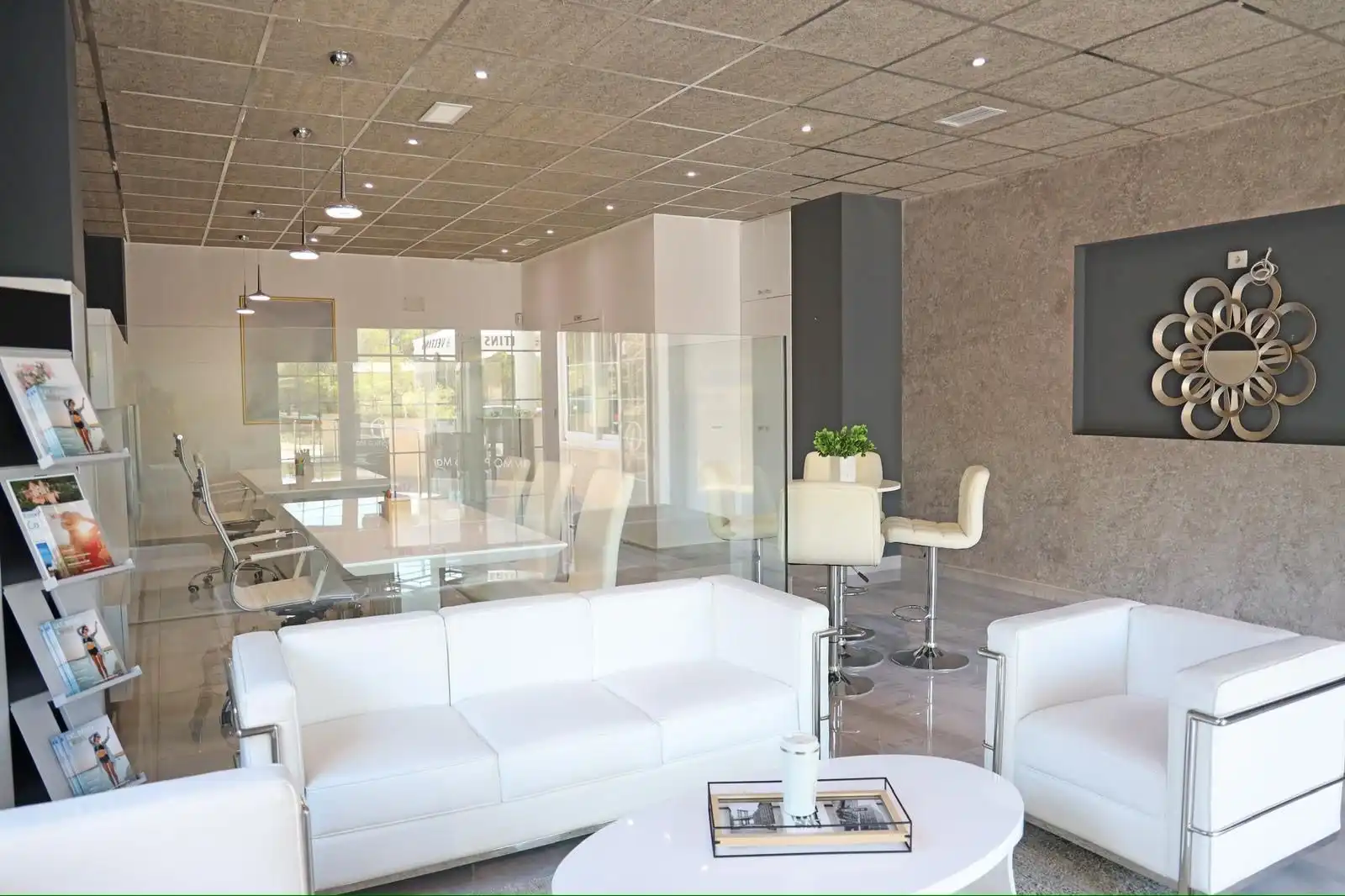 Sala d'estar de Local de lloguer en Guardamar del Segura amb Aire condicionat i Moblat