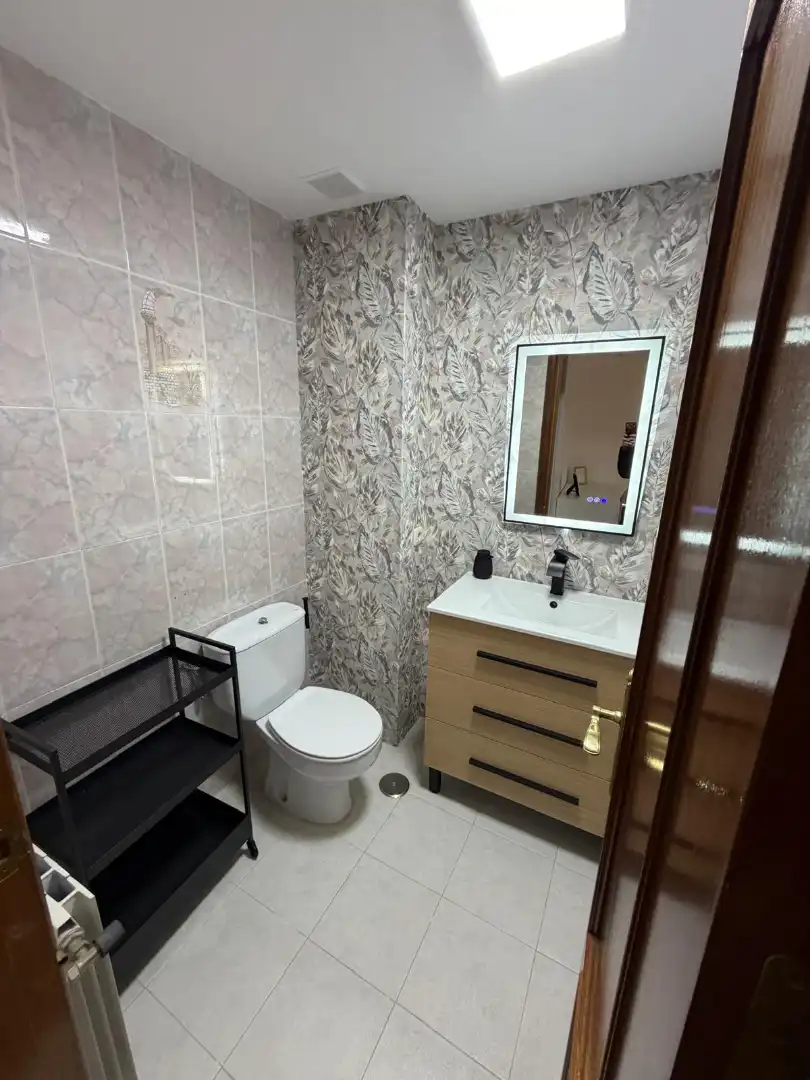 Baño de Casa o chalet en venta en Navamorcuende con Calefacción, Terraza y Amueblado
