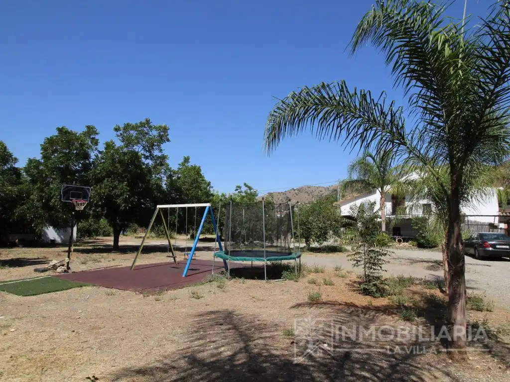 Vista exterior de Casa o xalet en venda en Álora amb Aire condicionat, Jardí privat i Terrassa