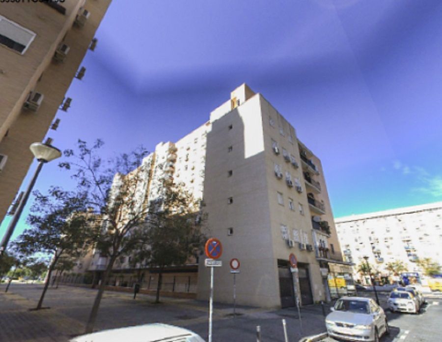 Vista exterior de Local de alquiler en  Sevilla Capital