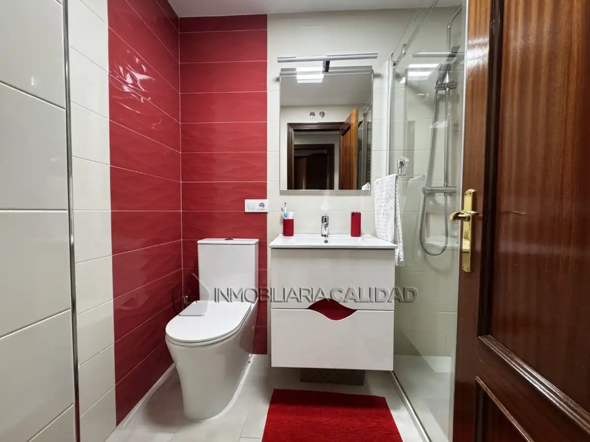 Baño de Piso en venta en Burgos con Calefacción, Terraza y Trastero