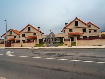 Villa con balcone in vendita a Teis