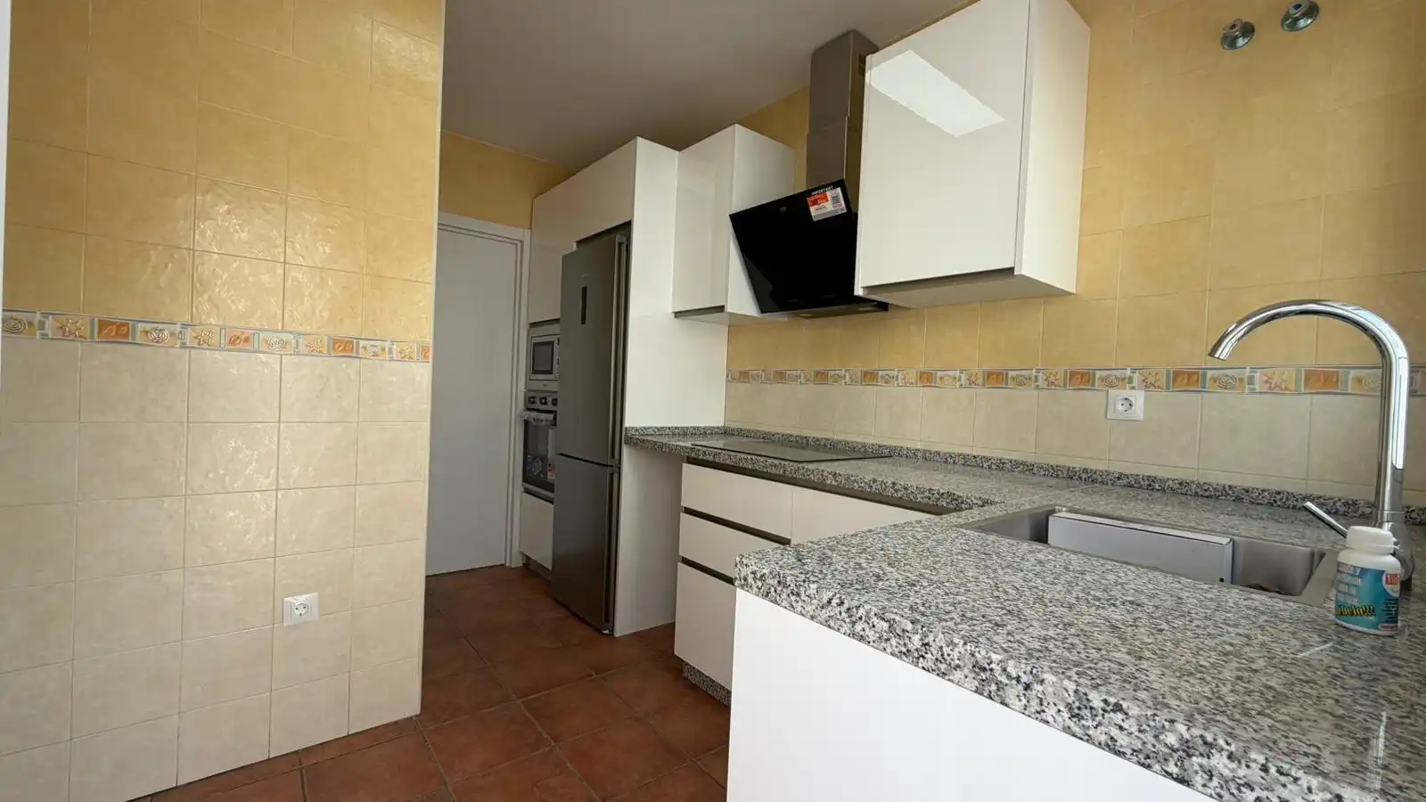 Cuina de Casa adosada de lloguer en Almogía amb Jardí privat, Terrassa i Balcó