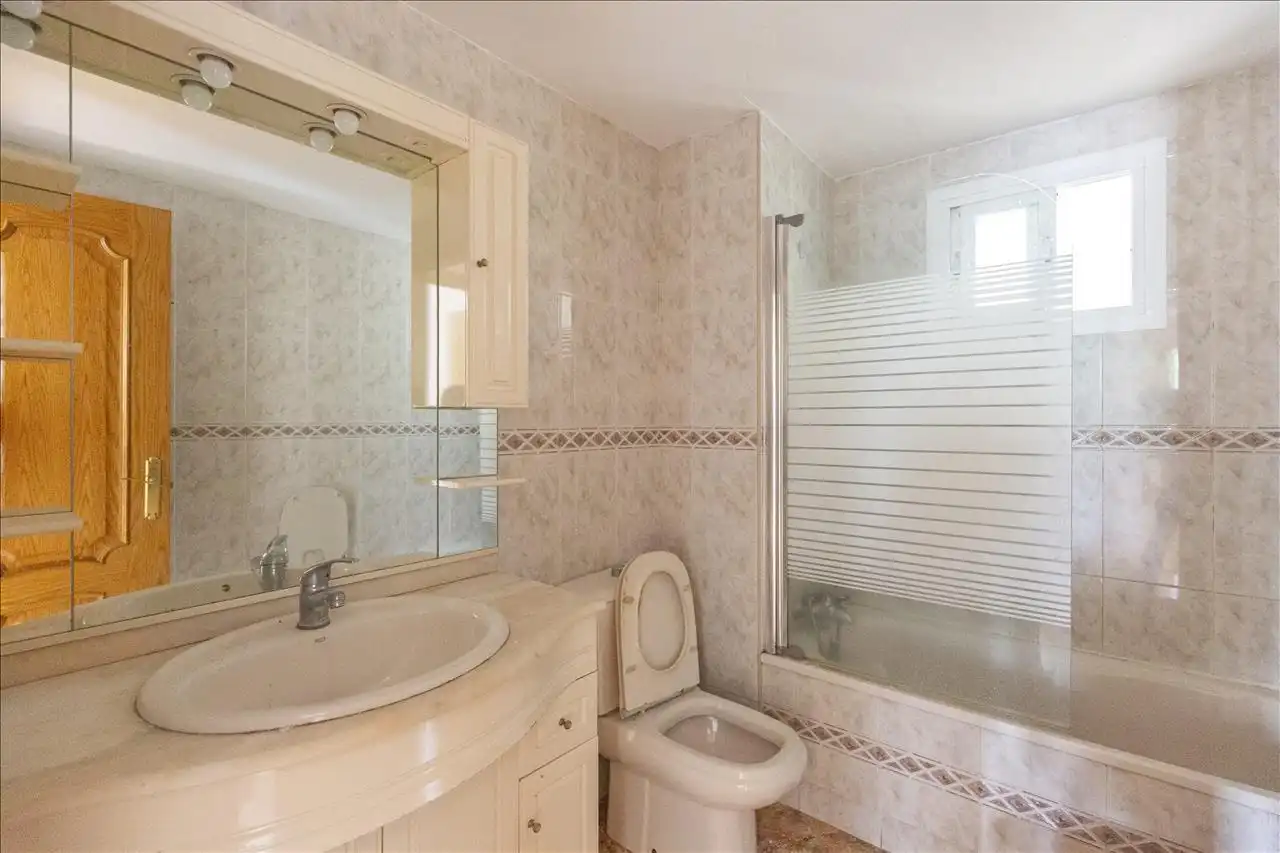 Baño de Piso en venta en Fuenlabrada con Terraza