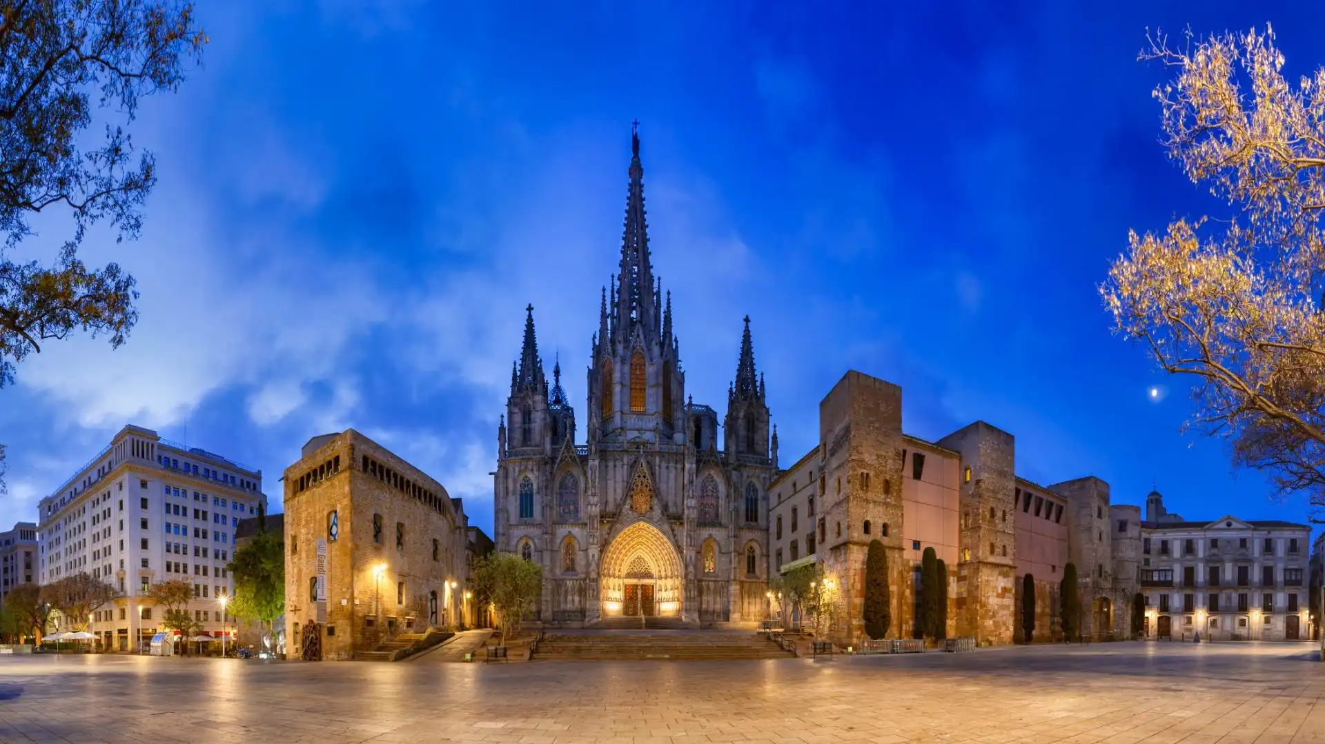 Vista exterior de Edifici en venda en Barcelona