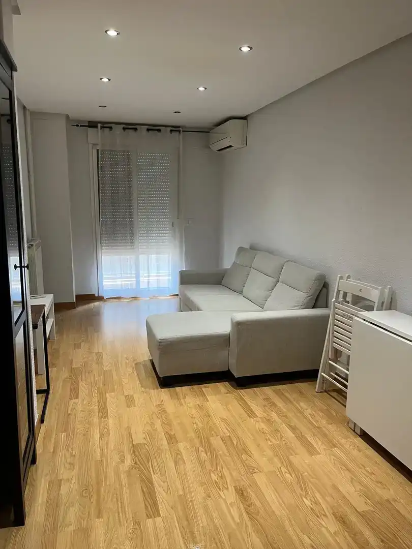 Sala d'estar de Pis per a compartir en Madrid amb Aire condicionat, Parquet i Balcó