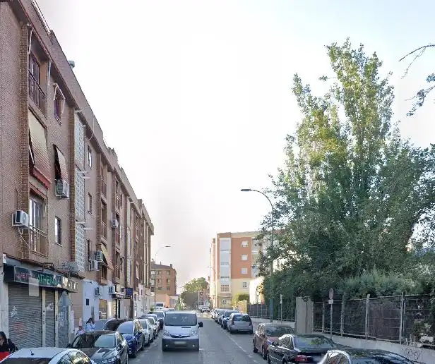 Vista exterior de Piso en venta en Parla con Calefacción, Terraza y Piscina comunitaria