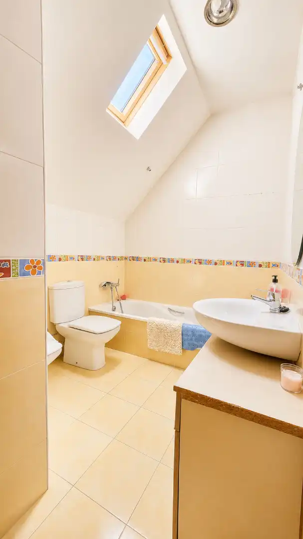 Baño de Casa o chalet en venta en Vallirana con Jardín privado, Parquet y Terraza