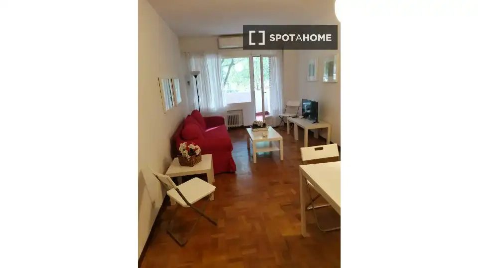 Außenansicht von Wohnung zur Miete in Madrid mit Klimaanlage, Heizung und Möbliert
