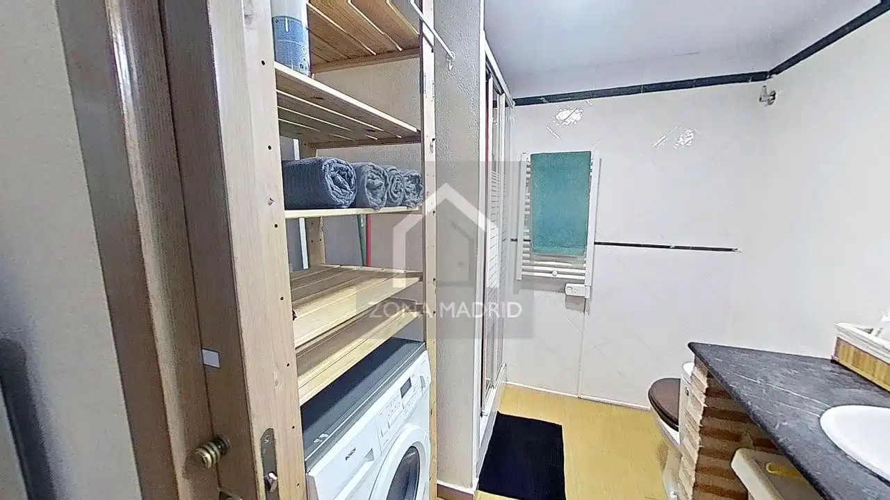 Schlafzimmer von Erdgeschoss zum Verkauf in Madrid mit Möbliert