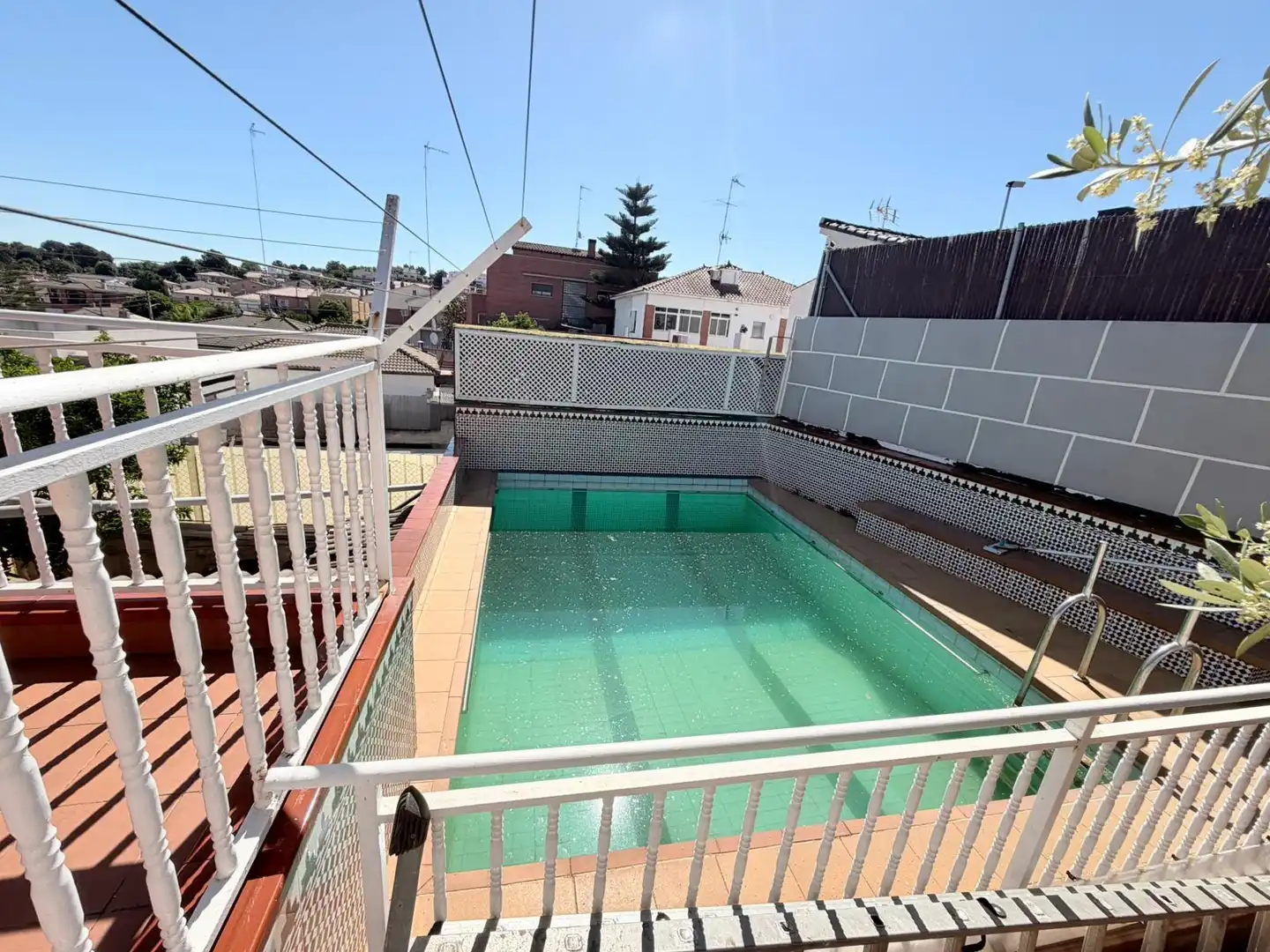 Swimming pool of Houses for sale in Terrassa  with Air Conditioner, Heating and Terrace
