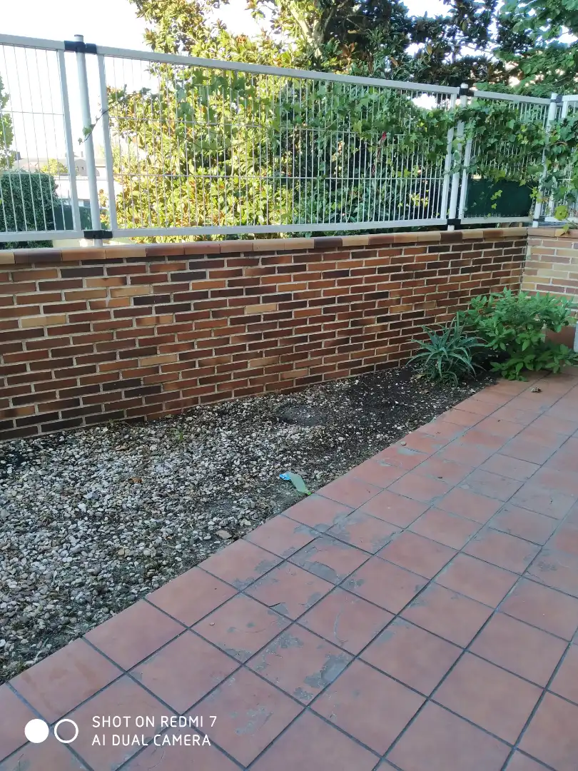 Vista exterior de Estudi de lloguer en Pozuelo de Alarcón amb Calefacció, Jardí privat i Parquet